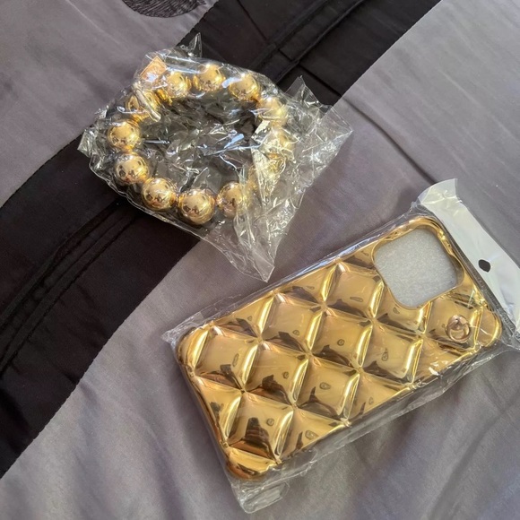 Golden iPhone 12pro phone case - Picture 2 of 8